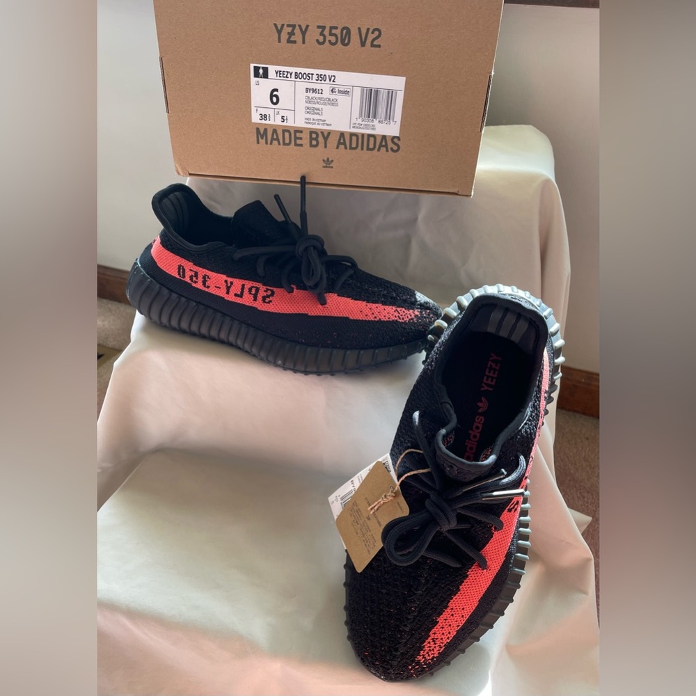 Yeezy Boost 350 V2- Authentic mens size 6 Core Black/Red/Core Black